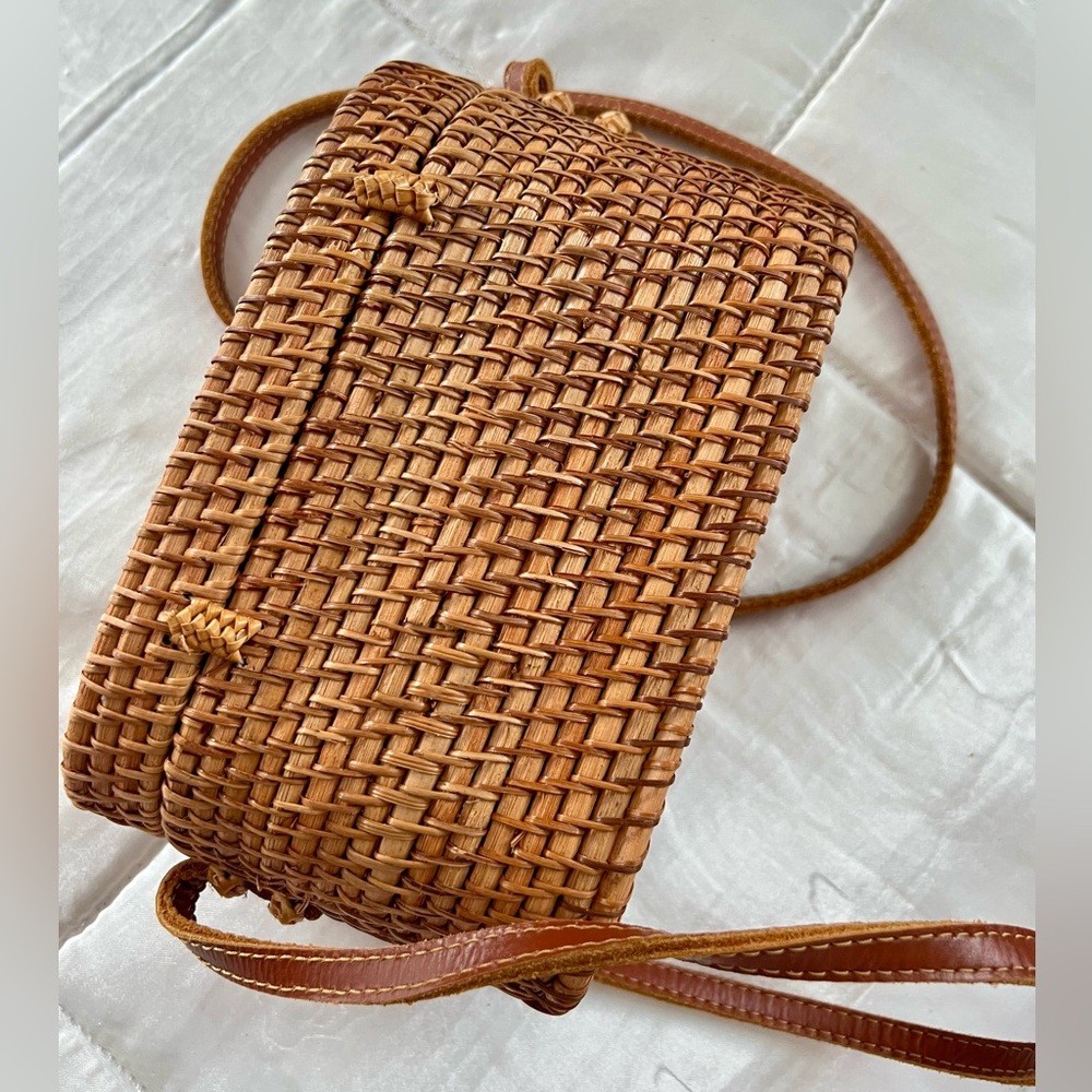 Handmade Rattan Camera Shoulder Bag – Boho Crossbody - Picture 14 of 15